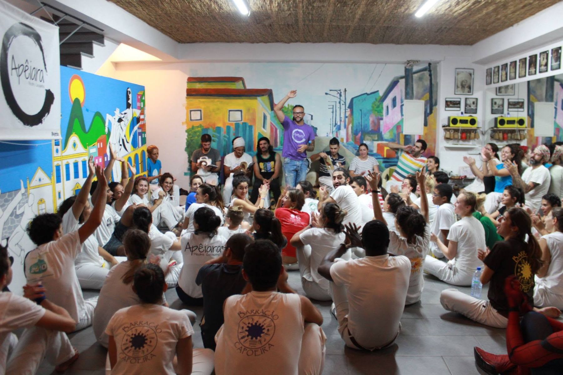 Apêiara students and guests clapping and celebrating at the academy during the 30 Years Celebration